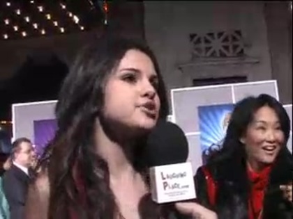 Selena Gomez at the Premiere for Hannah Montana Concert 266 - Selena Gomez at the Premiere for Hannah Montana concert