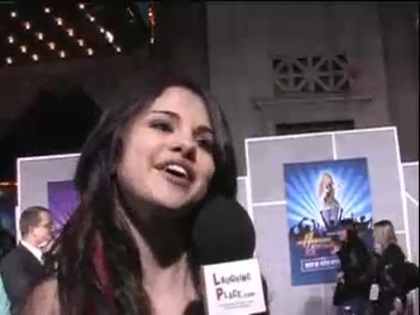 Selena Gomez at the Premiere for Hannah Montana Concert 292 - Selena Gomez at the Premiere for Hannah Montana concert
