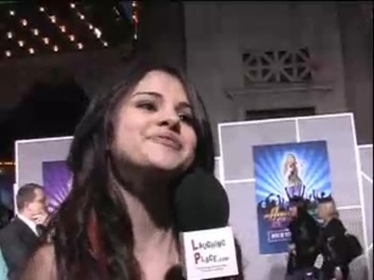Selena Gomez at the Premiere for Hannah Montana Concert 293 - Selena Gomez at the Premiere for Hannah Montana concert