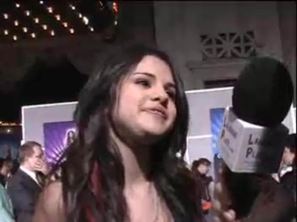 Selena Gomez at the Premiere for Hannah Montana Concert 308 - Selena Gomez at the Premiere for Hannah Montana concert
