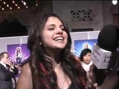 Selena Gomez at the Premiere for Hannah Montana Concert 324 - Selena Gomez at the Premiere for Hannah Montana concert