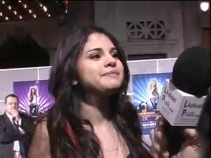 Selena Gomez at the Premiere for Hannah Montana Concert 337 - Selena Gomez at the Premiere for Hannah Montana concert