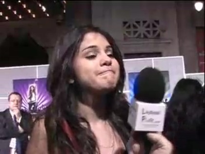 Selena Gomez at the Premiere for Hannah Montana Concert 339 - Selena Gomez at the Premiere for Hannah Montana concert