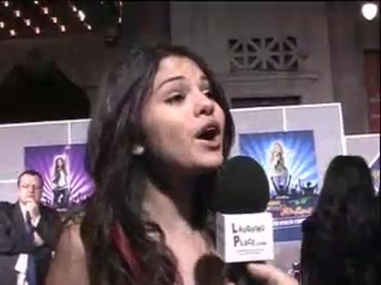 Selena Gomez at the Premiere for Hannah Montana Concert 341 - Selena Gomez at the Premiere for Hannah Montana concert