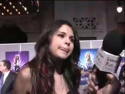 Selena Gomez at the Premiere for Hannah Montana Concert 394 - Selena Gomez at the Premiere for Hannah Montana concert