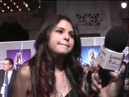 Selena Gomez at the Premiere for Hannah Montana Concert 397 - Selena Gomez at the Premiere for Hannah Montana concert