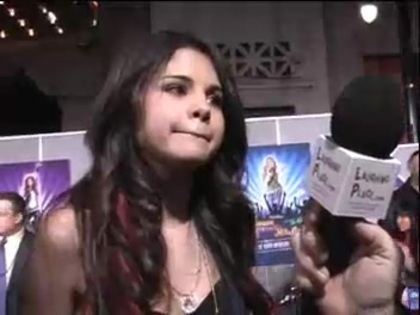 Selena Gomez at the Premiere for Hannah Montana Concert 411 - Selena Gomez at the Premiere for Hannah Montana concert