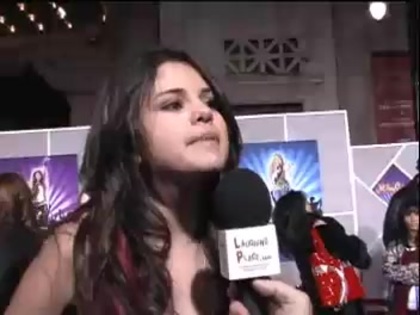 Selena Gomez at the Premiere for Hannah Montana Concert 423 - Selena Gomez at the Premiere for Hannah Montana concert