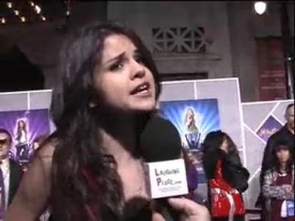 Selena Gomez at the Premiere for Hannah Montana Concert 449 - Selena Gomez at the Premiere for Hannah Montana concert