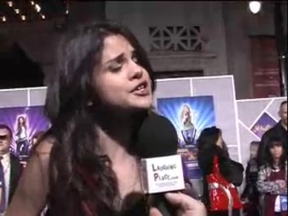 Selena Gomez at the Premiere for Hannah Montana Concert 450 - Selena Gomez at the Premiere for Hannah Montana concert
