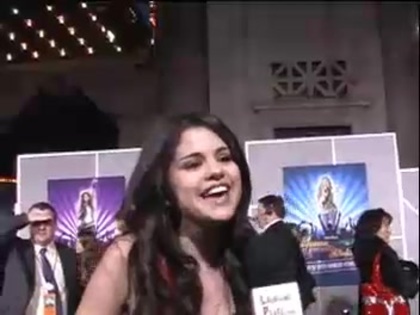 Selena Gomez at the Premiere for Hannah Montana Concert 485 - Selena Gomez at the Premiere for Hannah Montana concert
