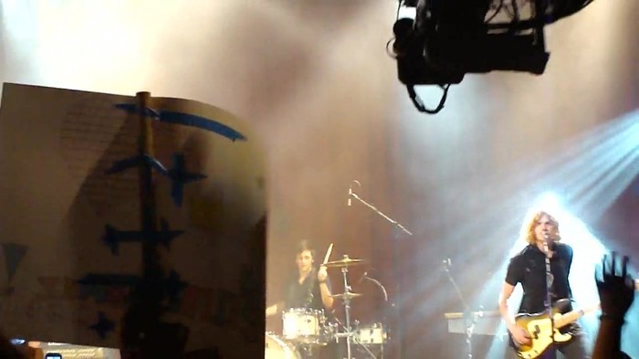 Kiss & Tell (Live in San Diego) 084