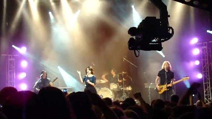 Kiss & Tell (Live in San Diego) 195