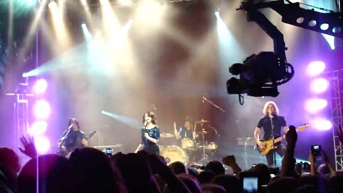Kiss & Tell (Live in San Diego) 197
