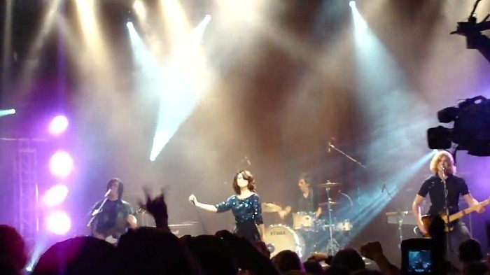 Kiss & Tell (Live in San Diego) 200