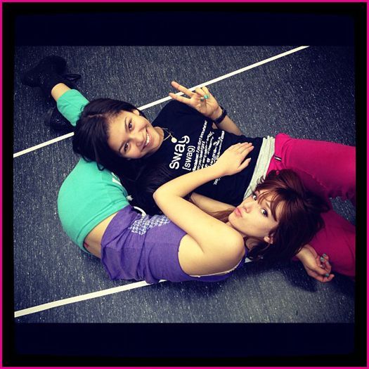 Bella-Thorne-And-Zendaya-Coleman