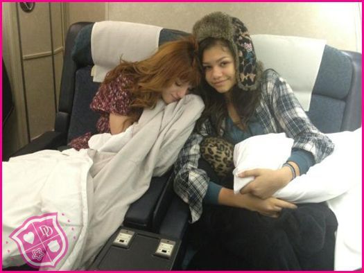 Bella-Thorne-And-Zendaya-Coleman-NYC - BELLA THORNE NICE