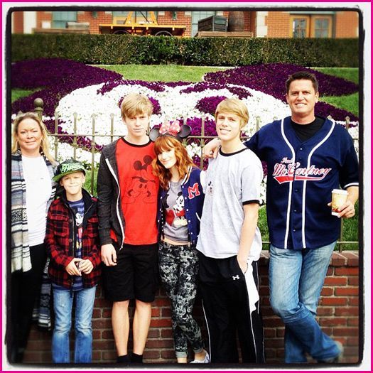 Bella-Thorne-Disneyland-2 - BELLA THORNE NICE