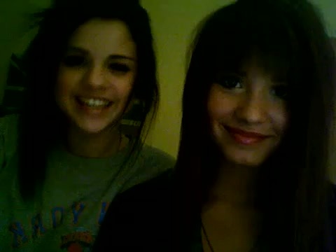 Demi Lovato and Selena Gomez vlog #1 001 - Demi Lovato and Selena Gomez Vlog 01