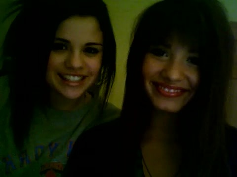 Demi Lovato and Selena Gomez vlog #1 012 - Demi Lovato and Selena Gomez Vlog 01