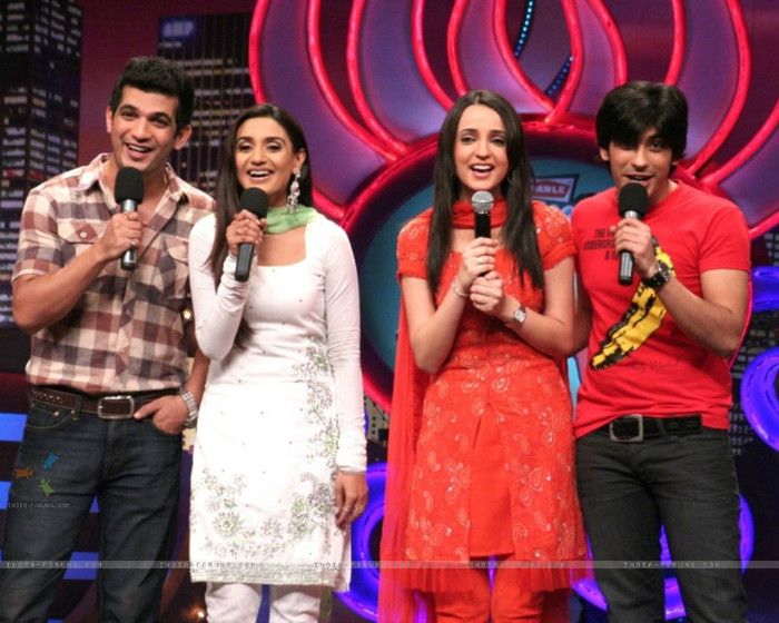 41418-miley-jab-hum-tum-cast-in-laughter-ke-phatke-show - Sanaya Irani