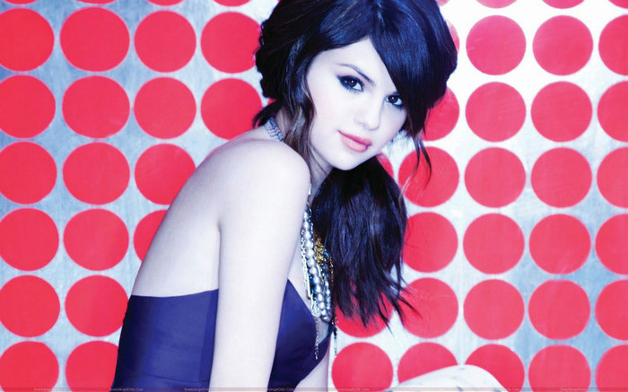 Selena Gomez-Naturally - Melodii cantate de Selena Gomez