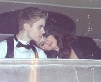 A: Gata nu mai plange...B: [bella pune capul pe umarul lui] ohhh.... - xX Eps 2 Xx