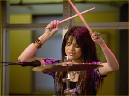 normal_selena-gomez-make-it-happen-01 - Season 2 Stills Episode 11 Make It Happen