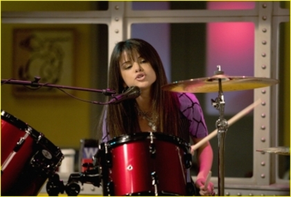 normal_selena-gomez-make-it-happen-06 - Season 2 Stills Episode 11 Make It Happen