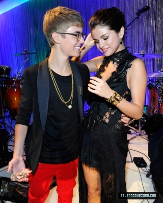 normal_selena-gomez-097