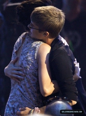 normal_selena-gomez-162