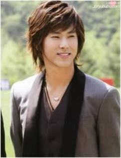 =Yunho+DBSK&hl=ro&pwst=1&prmd=imvns&tbm=isch&tbo=u&source=univ&sa=X&ei=L_IZHntQbV8Z3NDA&