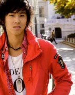 =Yunho+DBSK&hl=ro&pwst=1&prmd=imvns&tbm=isch&tbo=u&source=univ&sa=X&ei=L_IzT5W8Z3NDA&