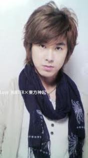 =Yunho+DBSK&hl=ro&pwst=1&prmd=imvns&tbm=isch&tbo=u&source=univ&sa=XFNZHntQbV8Z3NDA&