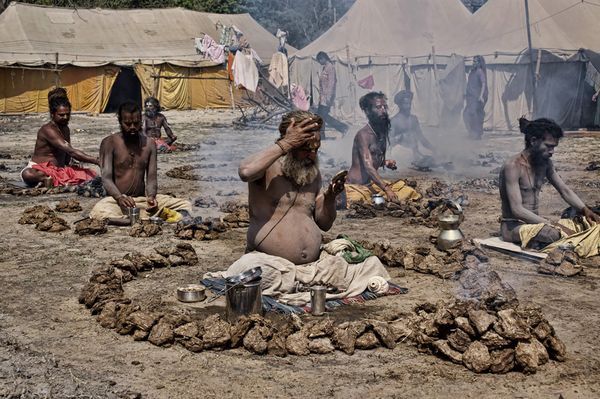 holy-men-haridwar_29346_600x450