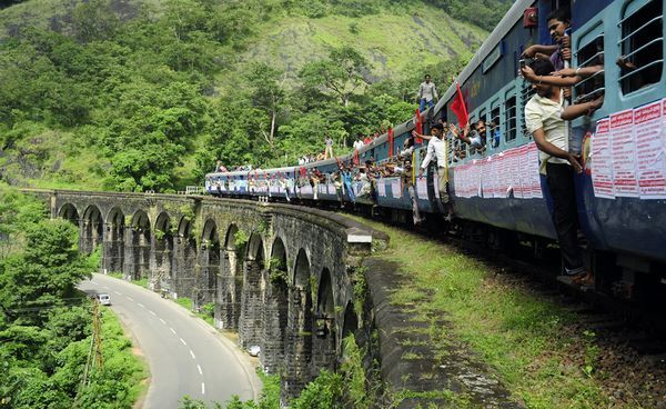 train-tamil-nadu_29355_600x450 - India imagini HD