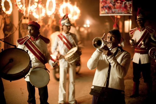 wedding-procession-varanasi_29382_600x450