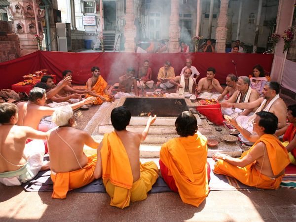 mumbai-hindu-priests_2344_600x450 - Viata in Mumbai