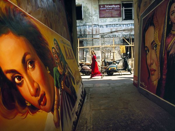 mumbai-alleyway_2333_600x450 - Bollywoodul in viata indienilor