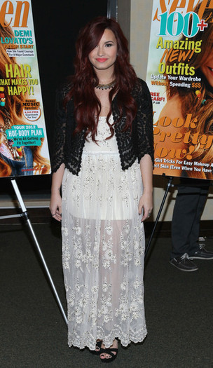 Demi Lovato - DEMI LOVATO LA SEVENTEEN MAGAZINE