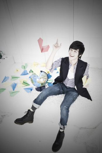 03a157de597d949cf7ba5aad1c809fa7_large - Kim Bum