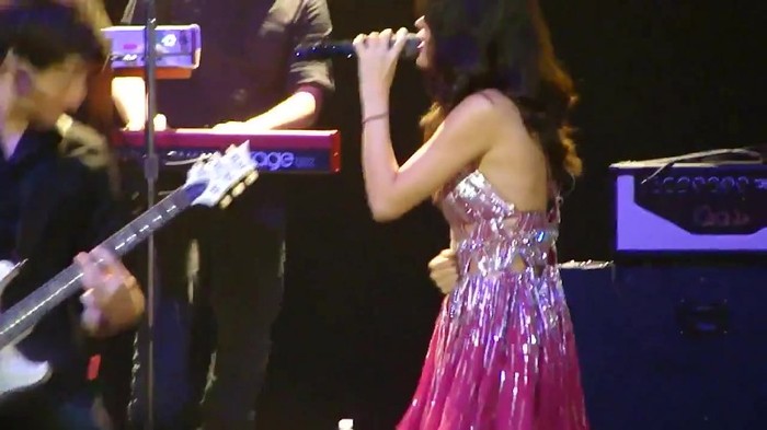 Selena Gomez Hit The Lights live O.C.Fair (7_24_11) [HD] 329