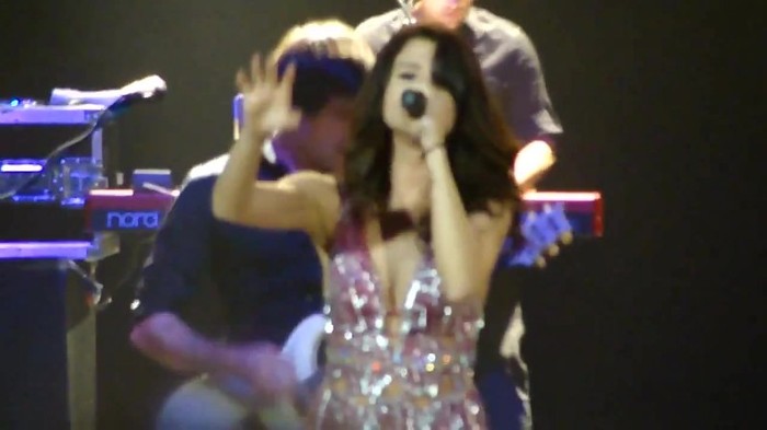 Selena Gomez Hit The Lights live O.C.Fair (7_24_11) [HD] 495