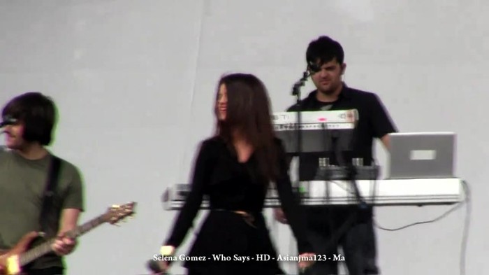 Selena Gomez performs _Who Says_ Live! - HD - South Coast Plaza - Microsoft Store 008