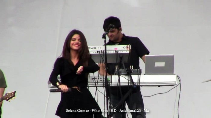 Selena Gomez performs _Who Says_ Live! - HD - South Coast Plaza - Microsoft Store 013