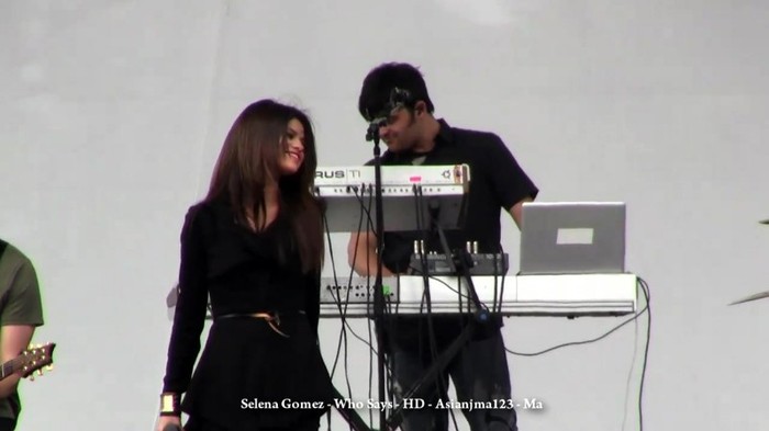 Selena Gomez performs _Who Says_ Live! - HD - South Coast Plaza - Microsoft Store 015 - Selena Gomez performs Who Says Live at South Coast Plaza - Microsoft Store
