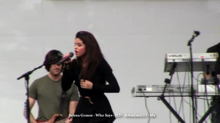 Selena Gomez performs _Who Says_ Live! - HD - South Coast Plaza - Microsoft Store 021 - Selena Gomez performs Who Says Live at South Coast Plaza - Microsoft Store