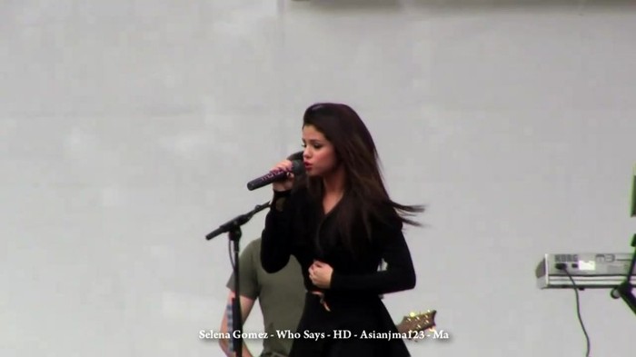 Selena Gomez performs _Who Says_ Live! - HD - South Coast Plaza - Microsoft Store 022 - Selena Gomez performs Who Says Live at South Coast Plaza - Microsoft Store