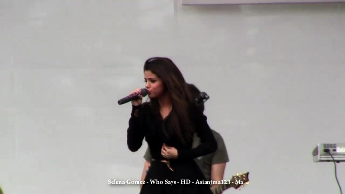 Selena Gomez performs _Who Says_ Live! - HD - South Coast Plaza - Microsoft Store 023 - Selena Gomez performs Who Says Live at South Coast Plaza - Microsoft Store