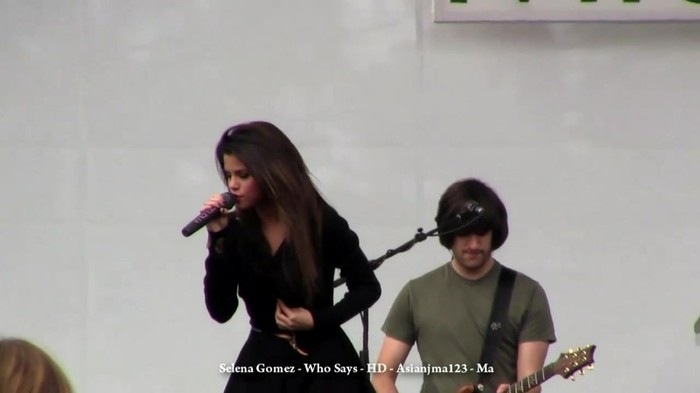 Selena Gomez performs _Who Says_ Live! - HD - South Coast Plaza - Microsoft Store 026